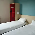 ホテル Kyriad Direct Mont De Marsan - St Avit Saint-Avit