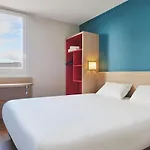 ホテル Kyriad Direct Mont De Marsan - St Avit 2*