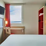Kyriad Direct Mont De Marsan - St Avit Hotel 2*