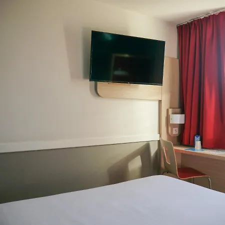 Kyriad Direct Mont De Marsan - St Avit