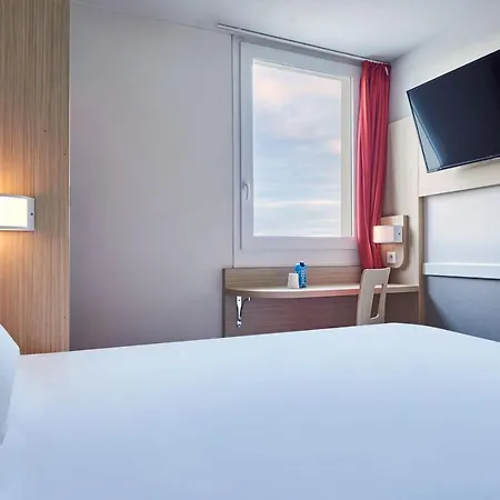 酒店 Kyriad Direct Mont De Marsan - St Avit 2*