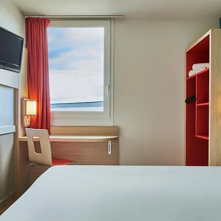 Kyriad Direct Mont De Marsan - St Avit 酒店 2*