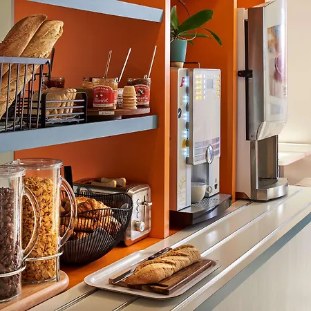 Kyriad Direct Mont De Marsan - St Avit Hotel 2*