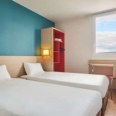 Kyriad Direct Mont De Marsan - St Avit Hotel 2*