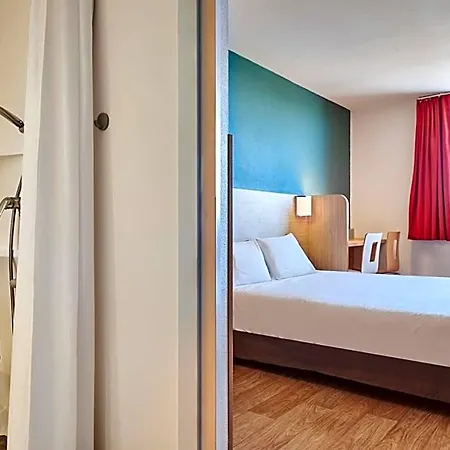 Kyriad Direct Mont De Marsan - St Avit Hotel 2*