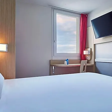 Hotel Kyriad Direct Mont De Marsan - St Avit 2*