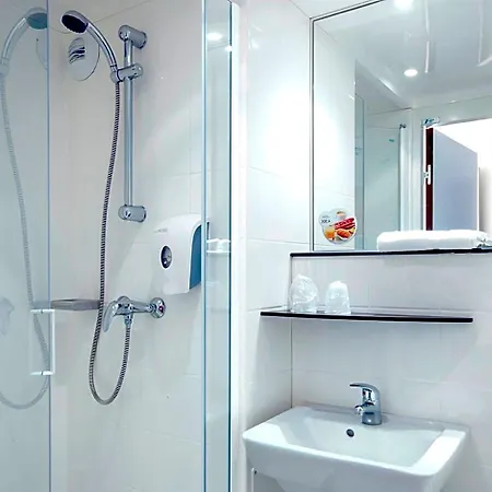 Kyriad Direct Mont De Marsan - St Avit Hotel 2*
