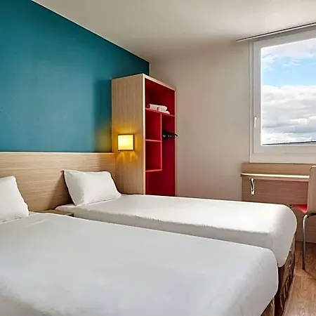 Kyriad Direct Mont De Marsan - St Avit Hotel