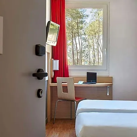 Kyriad Direct Mont De Marsan - St Avit Hotel Saint-Avit (Landes)