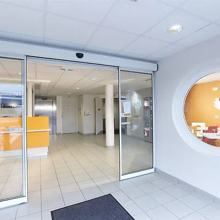 Kyriad Direct Mont De Marsan - St Avit فندق 2*