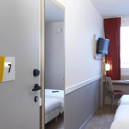 Kyriad Direct Mont De Marsan - St Avit 酒店