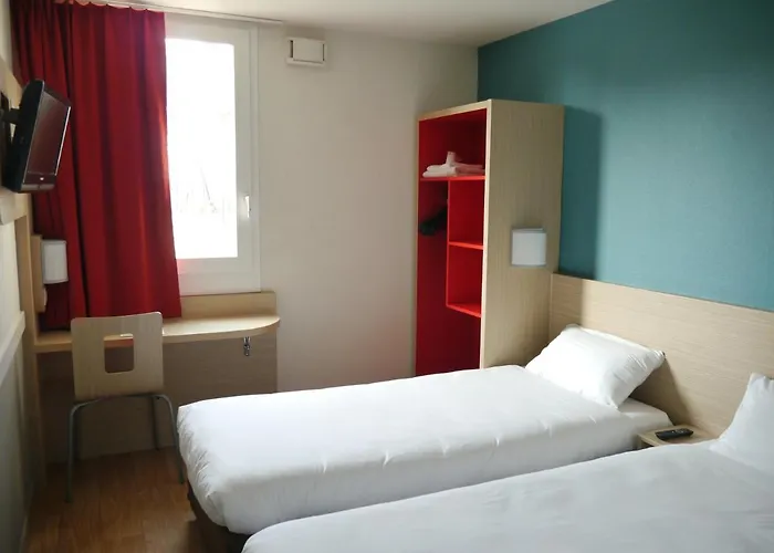 Kyriad Direct Mont De Marsan - St Avit Szálloda Saint-Avit