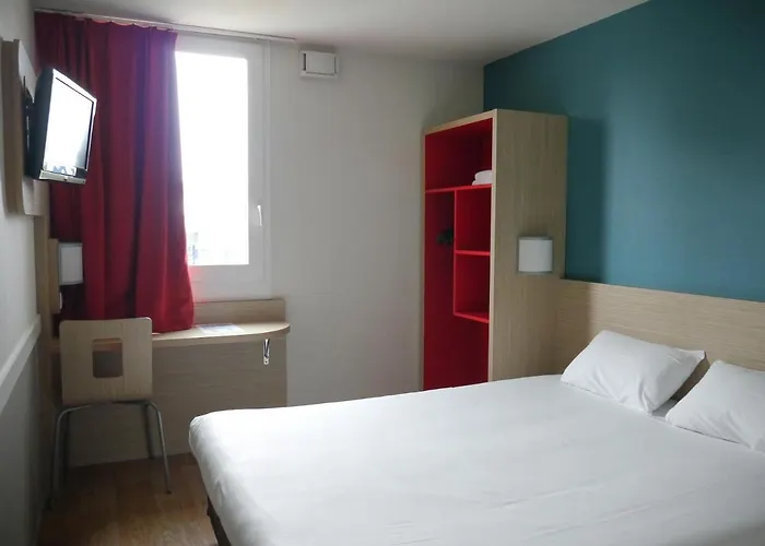 Kyriad Direct Mont De Marsan - St Avit Szálloda