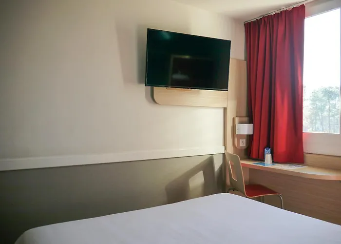 Kyriad Direct Mont De Marsan - St Avit