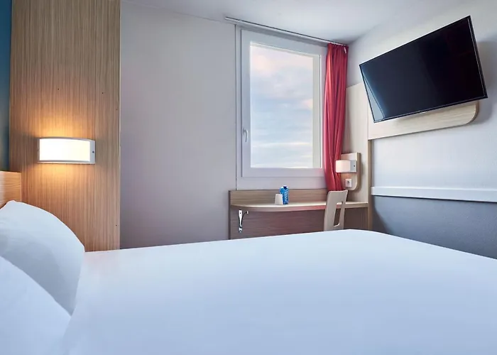 Hotel Kyriad Direct Mont De Marsan - St Avit 2*