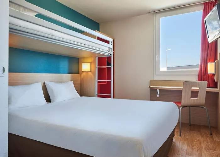 Otel Kyriad Direct Mont De Marsan - St Avit