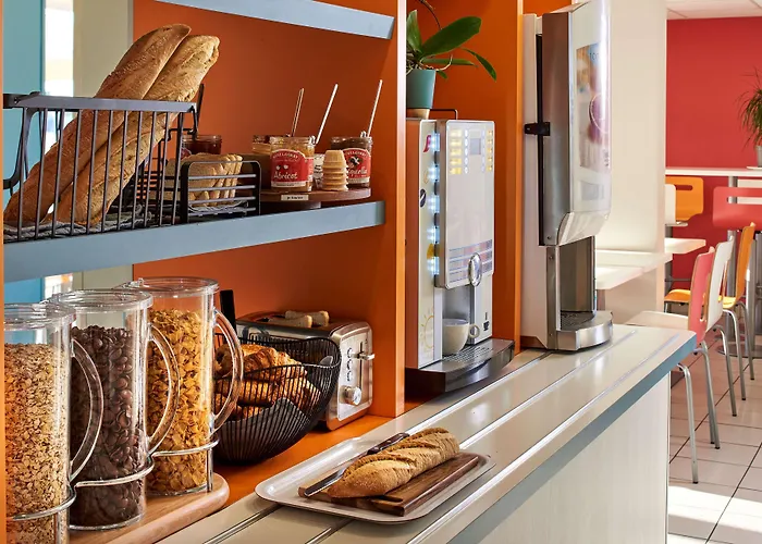 Kyriad Direct Mont De Marsan - St Avit Hotel 2*