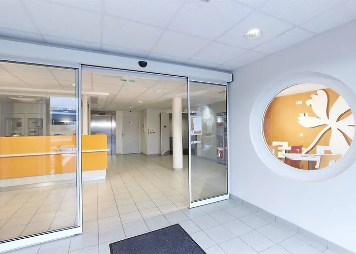 Kyriad Direct Mont De Marsan - St Avit Hotel 2*