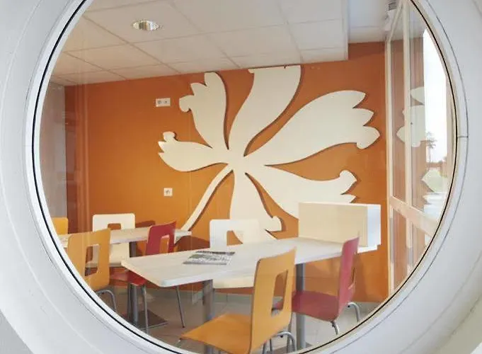 Kyriad Direct Mont De Marsan - St Avit Hotel