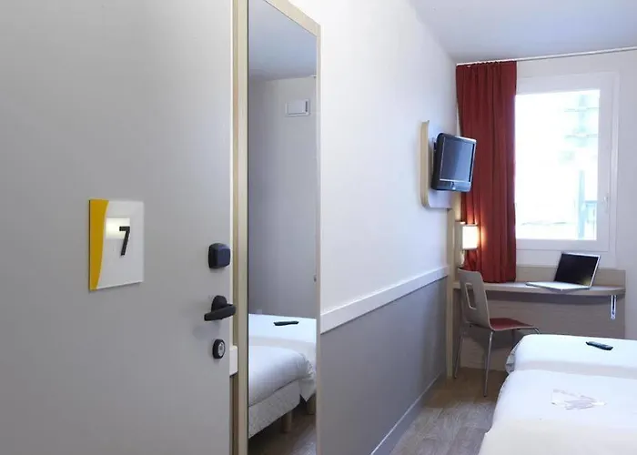 Kyriad Direct Mont De Marsan - St Avit Szálloda